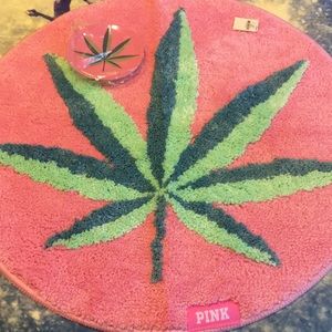 Bundle of Victoria secret pink bath mat and dish!